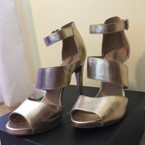 Gold Adrienne Brooke - Picture 2 of 5